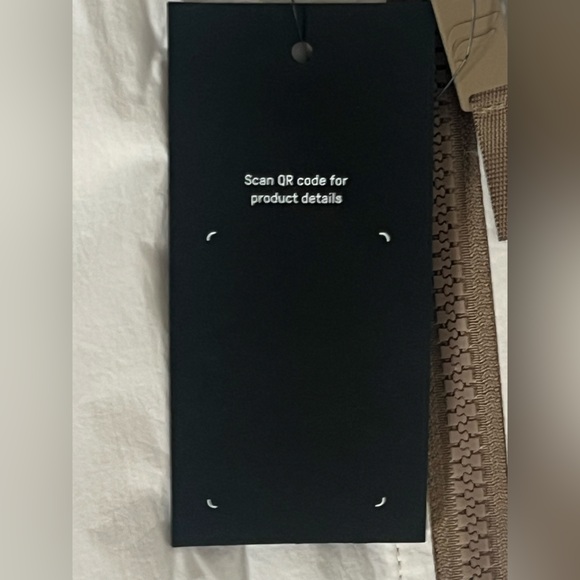 Fabletics NWT The Essential Reversible Fabletics Bomber Jacket Tan/White Medium - Picture 16 of 16